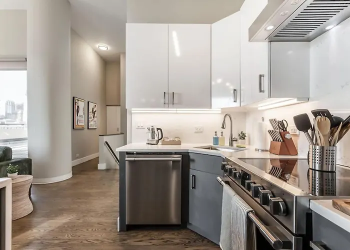 Downtown Penthouse 3bd Views Parking Gym #2 *