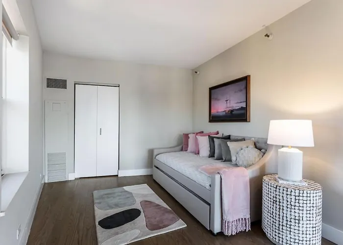 Downtown Penthouse 3bd Views Parking Gym #2 *
