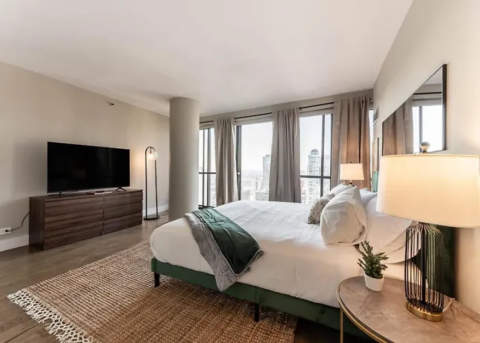 Downtown Penthouse 3bd Views Parking Gym #2 *